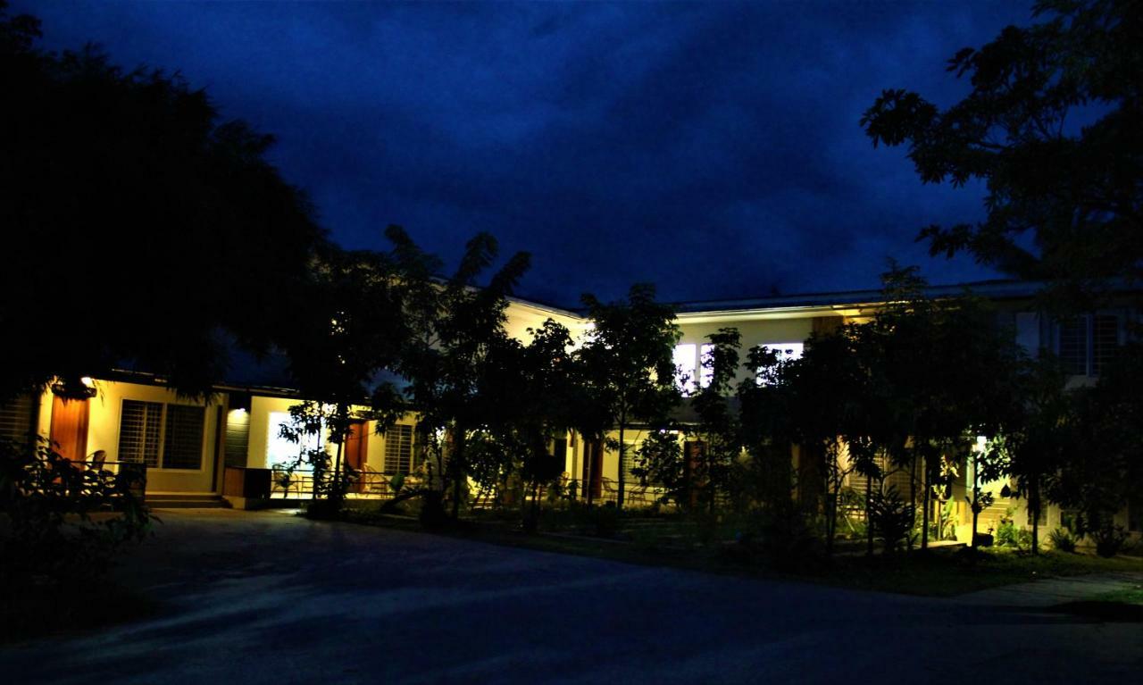 My Parents Guesthouse Kampot Eksteriør billede